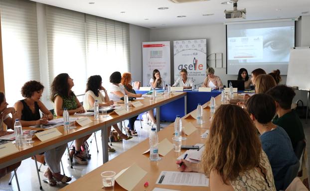 Mujeres empresarias de León y Cruz Roja colaboran en favor de la conciliación en el mercado laboral