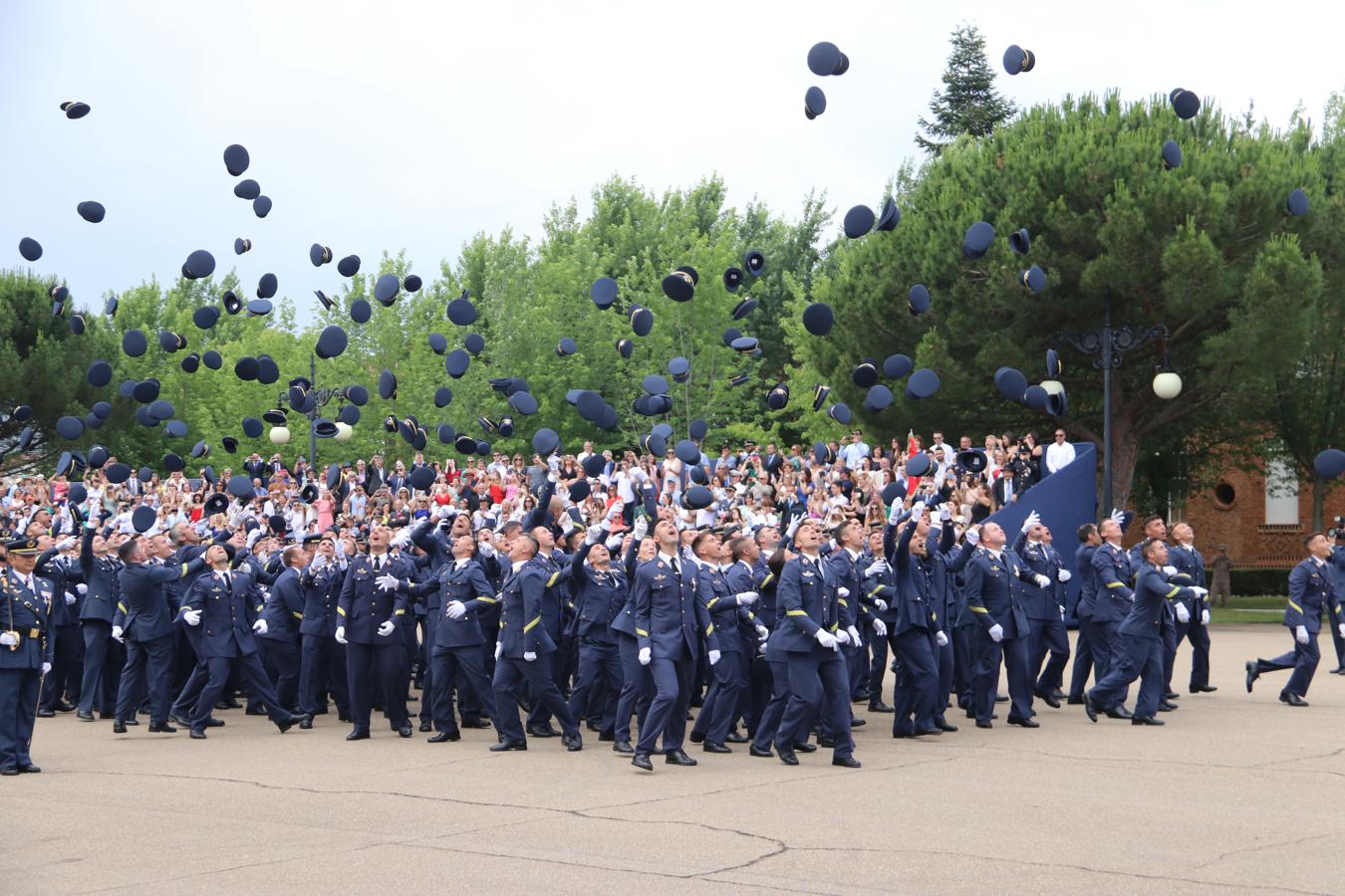 Entrega de los Reales Despachos a la XXVII promoción de la Academia Básica del Aire