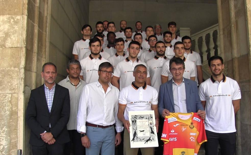 León bendice a los Hispanos