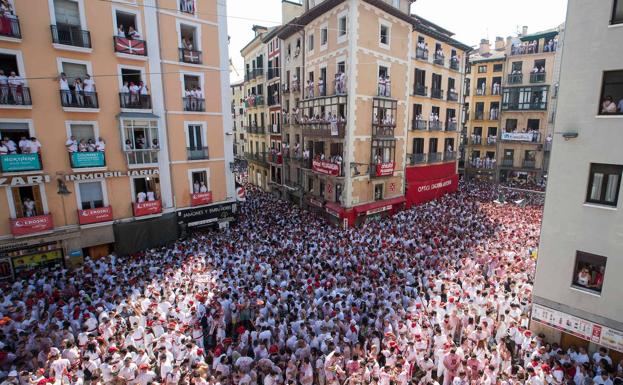 Polémica en el inicio de los Sanfermines por el intento de colocar una ikurriña