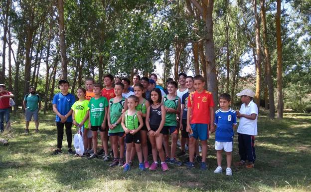 Pradorrey estrena su pista de cross contando con los refugiados de su centro