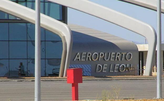 'Más vuelos más futuro para León' reclama la construcción de la Ronda Norte y una carretera de unión entre Villadangos y el aeropuerto