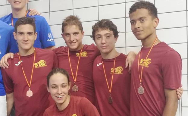 Destacada actuación del Club Deportivo Swimtech León en el Autonómico de natación