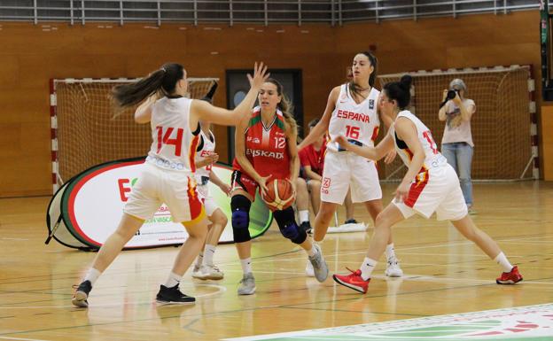 Itsaso Conde disfruta con la selección de Euskadi en el Torneo de de Barakaldo