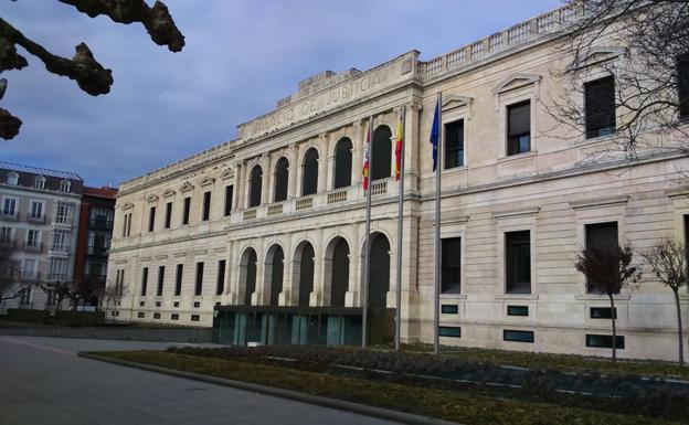 El TSJCyL rebaja en seis meses la pena a un vecino de Pajarillos que acuchilló a su esposa