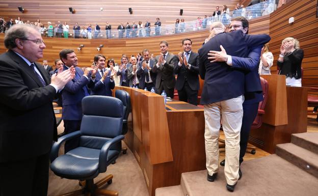 Mañueco, elegido como séptimo presidente de la Junta con los votos de PP y Cs