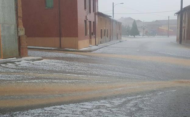 Los estragos de la tormenta en León: de 40 litros de agua en Sahelices al «desastre» en el cereal de invierno