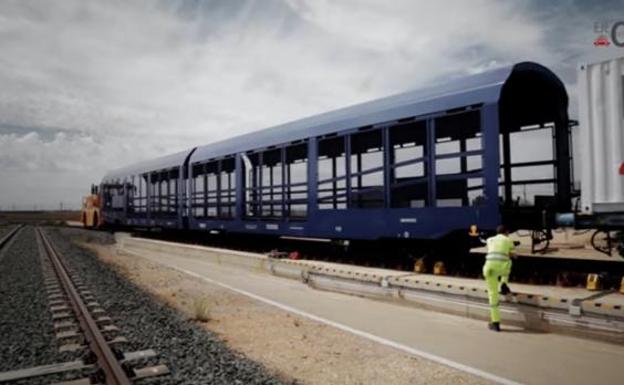 Ve la luz el primer tren de mercancías capaz de circular por distintos tipos de vía y superar la barrera de la Variante de Pajares