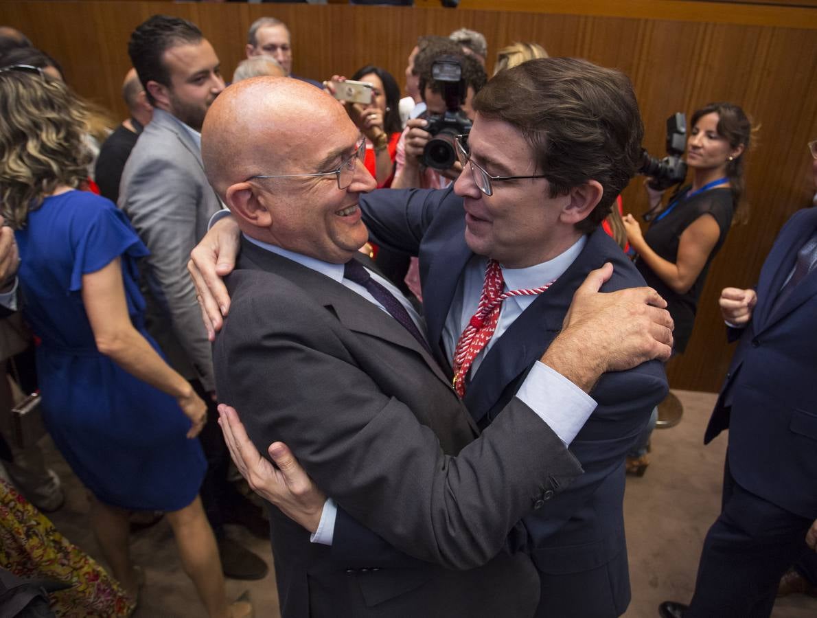 Toma de posesión de Alfonso Fernández Mañueco como presidente de la Junta de Castilla y León (1/2)