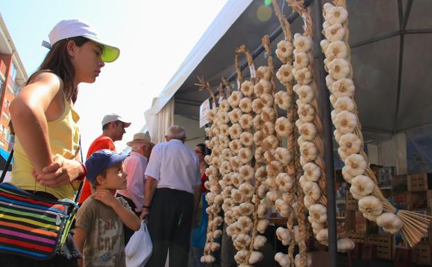 Veguellina de Órbigo consolida su tradicional Feria del Ajo