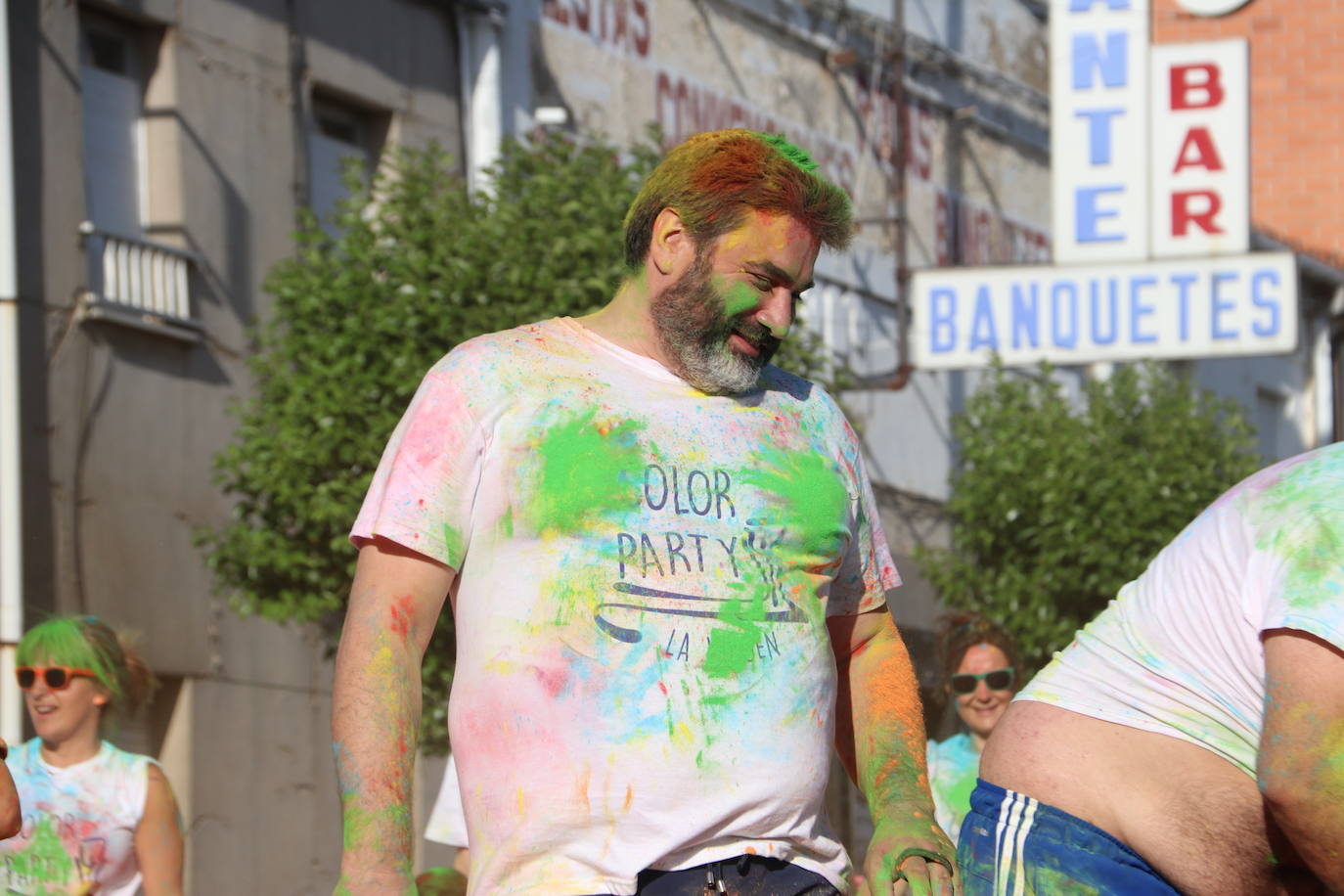 La Virgen disfruta de un día de color