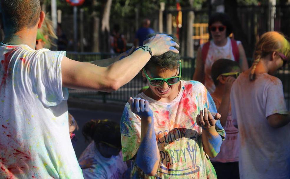 La Virgen disfruta de un día de color