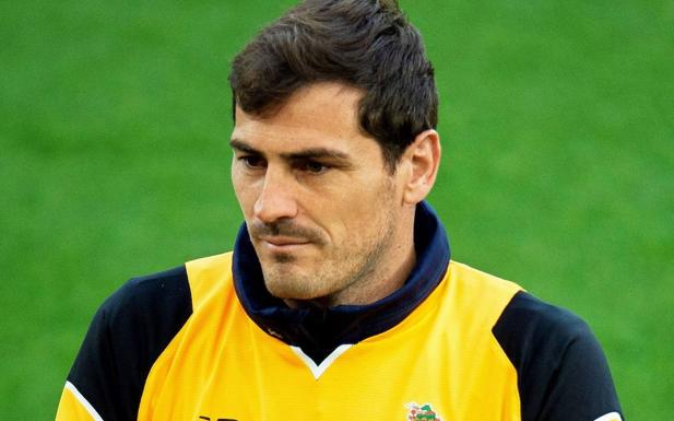 Iker Casillas cambia la portería por los despachos del Oporto