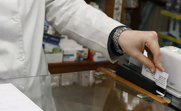 Los médicos vuelven a la prescripción en papel cuando falla la receta electrónica en la comunidad