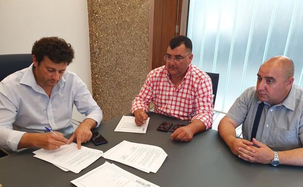 El Ayuntamiento de Villaquilambre y la Junta Vecinal de Villaobispo firman un convenio de colaboración