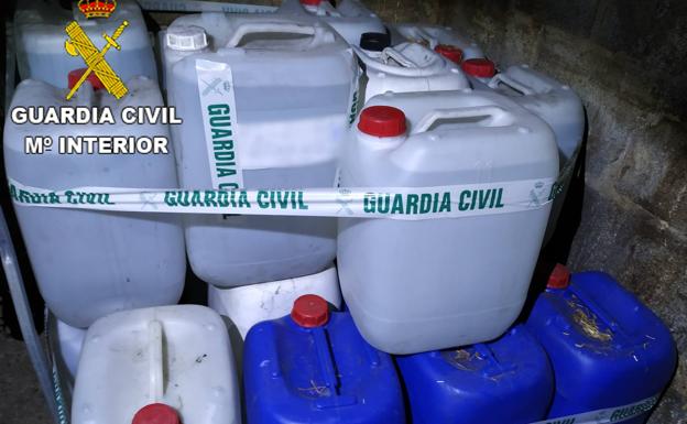 La Guardia Civil se incauta de 5.000 litros de aguardiente destilado de manera ilegal en Cacabelos