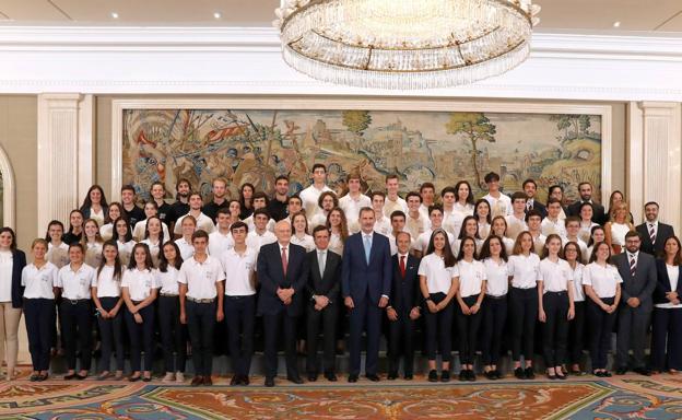 El Rey recibe al estudiante leonés ganadore de la XIV Becas Europa