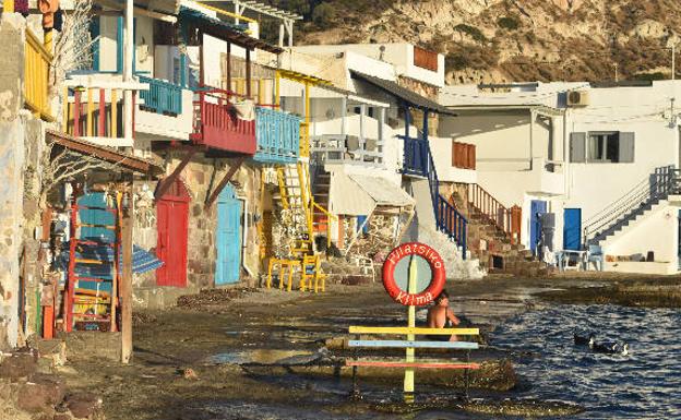 Milos, isla paradisíaca de ambiente marinero al sur de Grecia