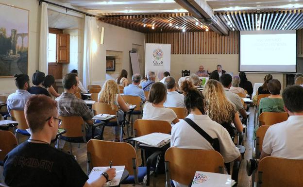 José Antonio Pascual participó en la II edición del curso sobre lengua leonesa