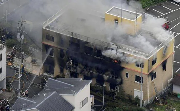 33 muertos en el incendio provocado de un estudio de animación en Kioto