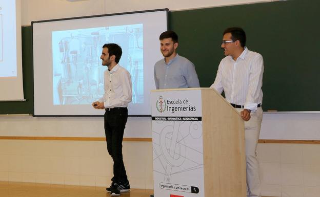 Tres alumnos de industriales de la ULE presentan su trabajo de fin de grado premiado por Siemens