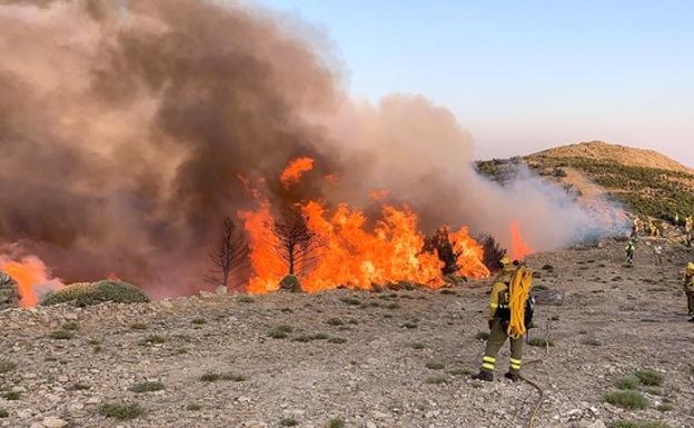 La Junta declara la alerta por fuego y prohíbe barbacoas, cohetes y usar maquinaria eléctrica en el campo