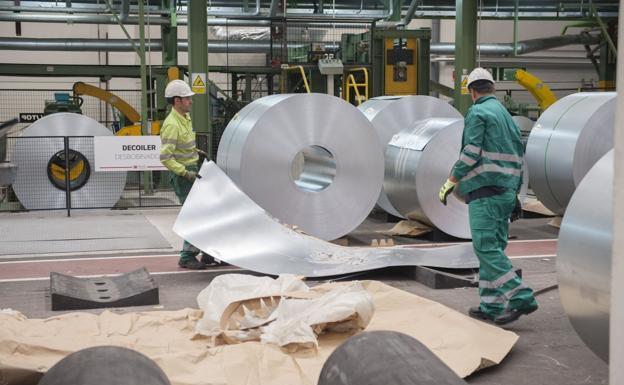 La expansión de Network Steel en León lleva al Musel de Gijón a negociar un tráfico de 400.000 toneladas de metal