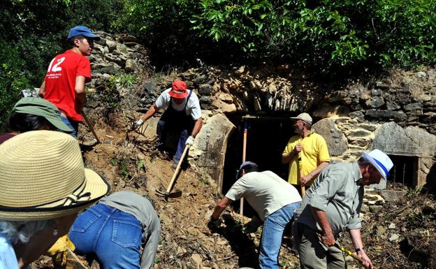 Promonumenta acondiciona la ermita de Robledo de Omaña después del robo de su 'Piedra del Grial'