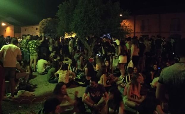 Atendidos siete jóvenes, cuatro de ellos menores, en el botellón de Matapozuelos