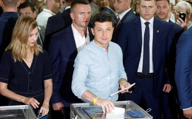 El partido de Zelenski gana las legislativas en Ucrania pero podría no alcanzar la mayoría absoluta