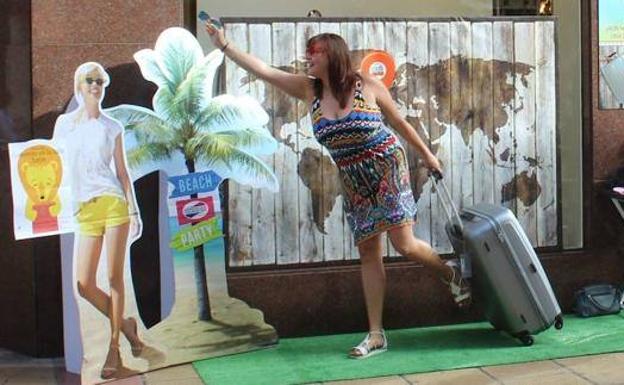 El comercio leonés sale a la calle con ofertas y descuentos para promocionar el negocio tradicional