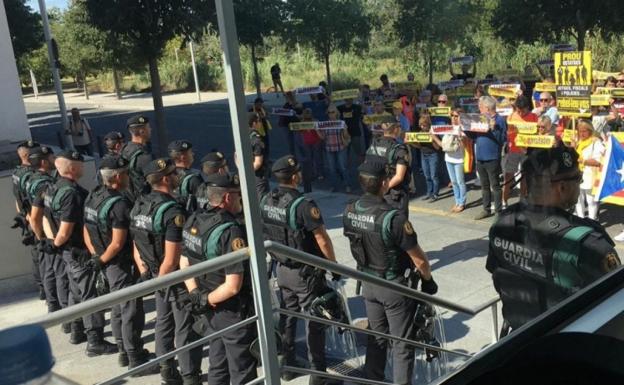 Sin aire acondicionado ni ventiladores ni agua caliente ni lavandería: así vive el GRS de León destinado a Cataluña