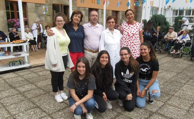 Alumnas del colegio Divina Pastora de León participan en un voluntariado en Cangas de Onís