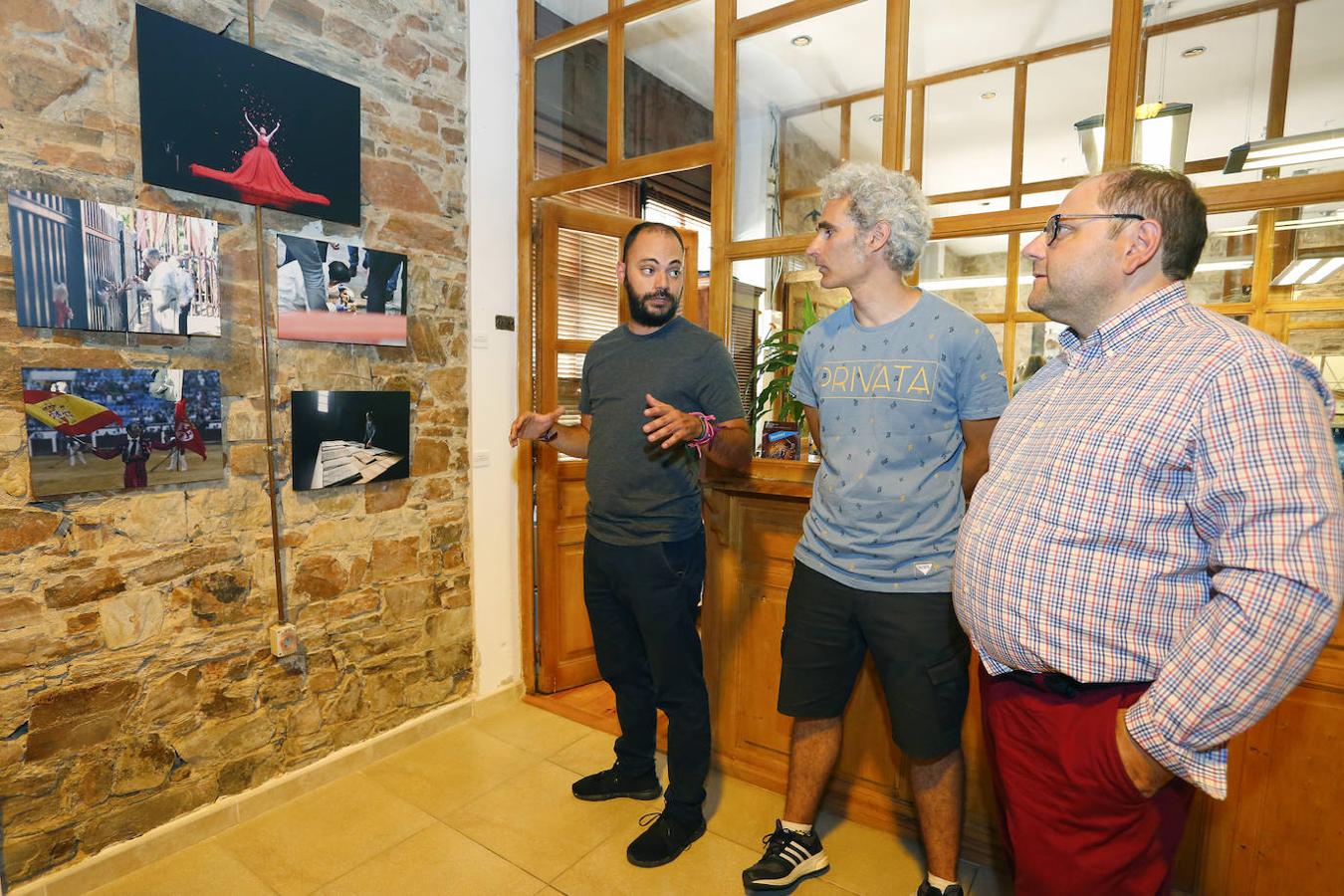 Inauguración de la exposición de fotoperiodismo 'Por un puñado de placas'