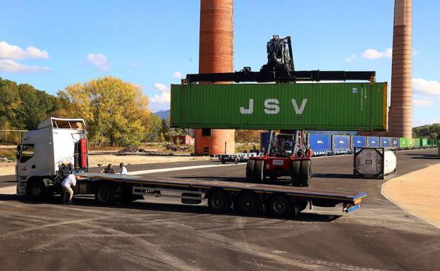 León coloca 541 millones en el mercado exterior hasta mayo a pesar de sufrir un retroceso