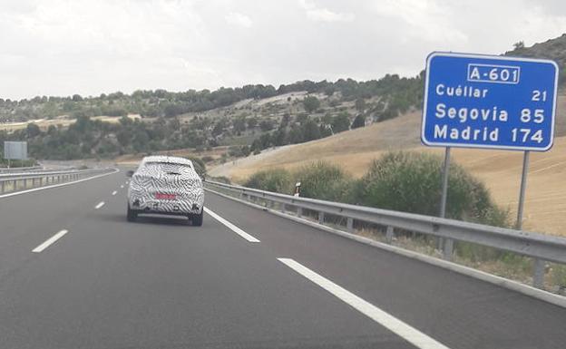 Coches camuflados y con matrícula roja en las carreteras de Valladolid