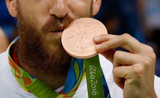 Medallas olímpicas hechas de móviles reciclados