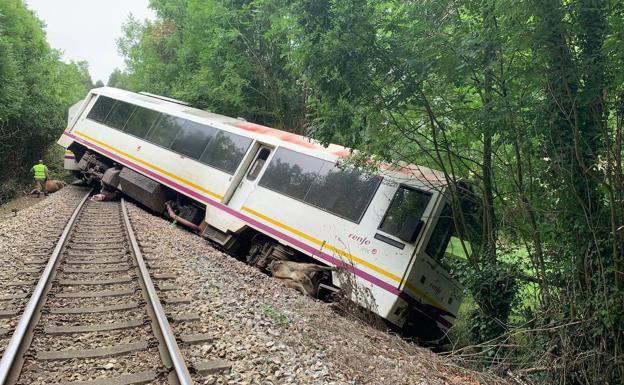 Descarrila un tren en Asturias al chocar contra un grupo de vacas