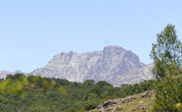 Fallece una montañera tras desvanecese en el Pico Curavacas en la provincia de Palencia