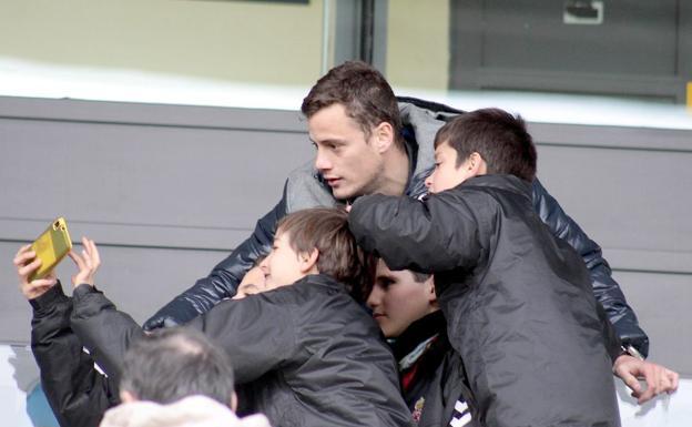 El exculturalista Oriol Riera refuerza la delantera del Fuenlabrada