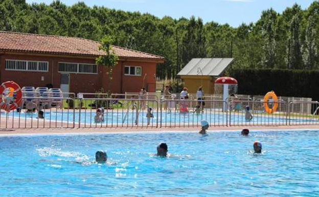 leonoticias.tv | En directo, la piscina de Santovenia de la Valdoncina