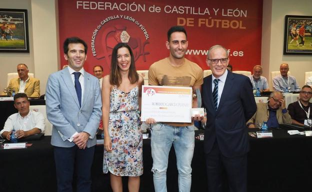 La Federación de Castilla y León premia a Roberto Puente y la Cultural