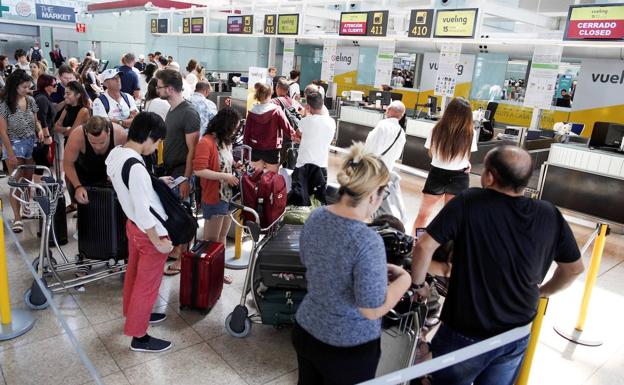 Nuevos retrasos y 81 cancelaciones en la segunda jornada de huelga en El Prat