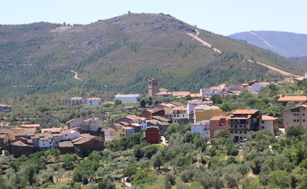 Hallan el cuerpo sin vida de un hombre dentro de un bidón de agua en Herguijuela de la Sierra