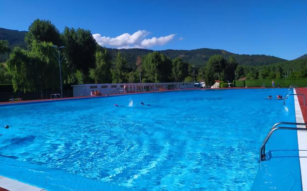 leonoticias.tv | En directo, la piscina de Boñar