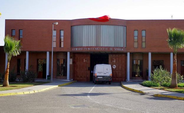 Un preso de la cárcel Sevilla II se fuga cuando iba a ser deportado a Marruecos