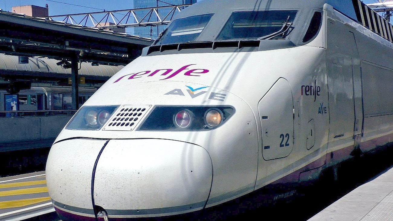 Adif estudia bajar el billete de AVE y que circule de noche cuando Renfe tenga competencia en 2020