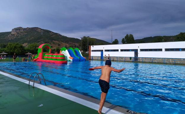 leonoticias.tv | En directo, la piscina de La Robla