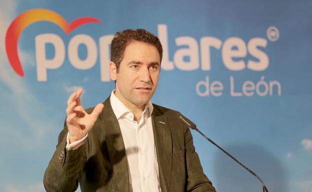 Egea en León: «Pedro Sánchez se va de vacaciones mientras muchos españoles se van a la cola del paro»