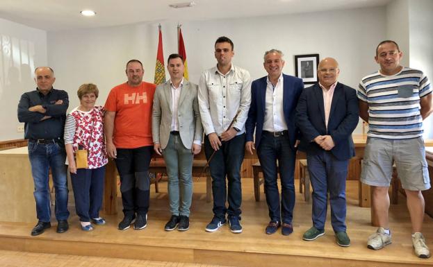El alcalde socialista de Maraña, el marino Omar Rodríguez, toma posesión de su cargo